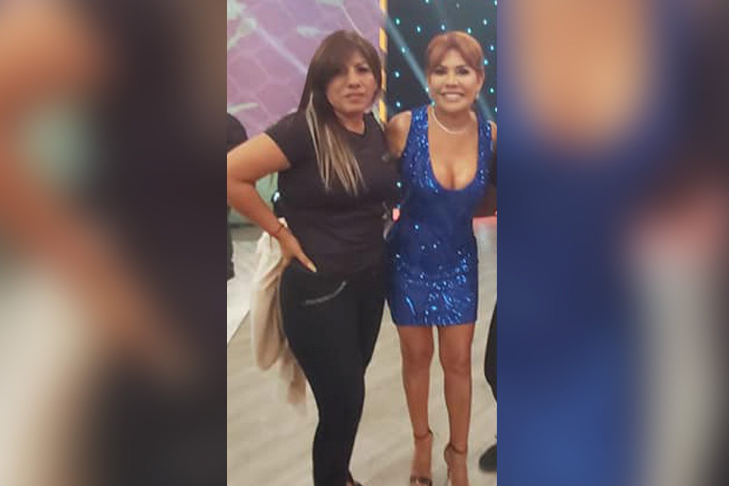 Mirtha Marcos junto a una figura pública
